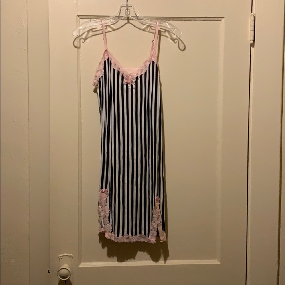 Betsy Johnson black and white nightie NWT